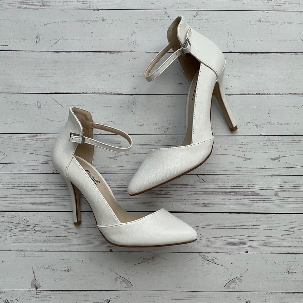Anne Michelle White pumps heels